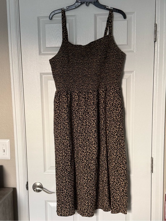 Old Navy Dresses & Skirts - Old Navy Leopard-Print Midi Dress
